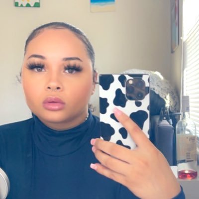 ericaeware's profile picture. virgo • black & hondureña 🇭🇳 • nursing student • j 💙