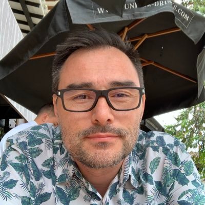 Ayudo a construir estrategias que generan negocio en internet. ¿Construimos juntos?