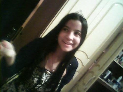 Eu sou formada em ser chata , implicante , estranha , doida e ciumenta com todo mundo , com diploma e tudo.