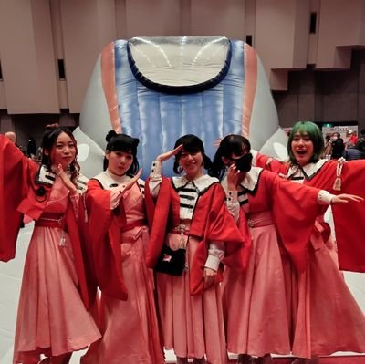 福井伝統工芸アイドル『さくらいと』を応援している福井県在住者の集まり🌸🌸🌸🌸🌸
新メンバーが入る度にピンクツナギを皆で割り勘して購入する為の協力者を募集しております。