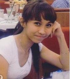 saya orang yang simpel saya ingin melihat semua orang di sekitar saya bahagia! ingin bersenang-senang dengan teman-teman