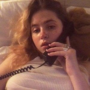 robibu4's profile picture. he/him | meow | #1 clairo listener ofc