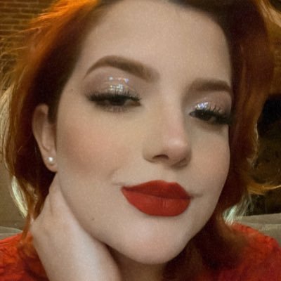Soy ecuatoriana, 22 años de revolución. Izquierdista recalcitrante, Derecho y economía UTPL 💚💜 activista por los derechos de las mujeres.