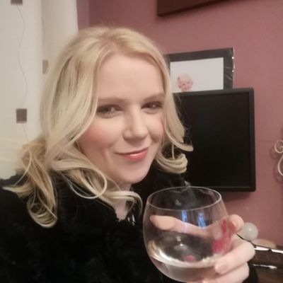 Mam. Daughter. Sister. Friend. Worker. Over-thinker. Ross O' Carroll-Kelly enthusiast. Enjoy orange coloured tea.