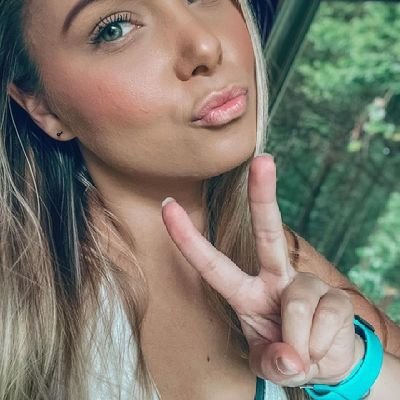 Yvetteo_1995's profile picture. 