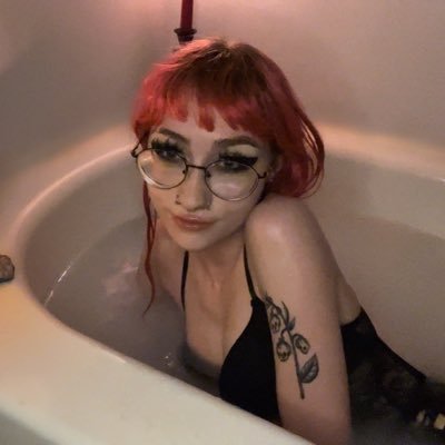 18+ | petite alternative mentally ill slut | DM for menu | check my links ;)