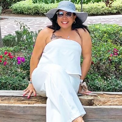 Viajera por el mundo. Consultora TIC, WEB MKT y Diseño de Red. Artista de profesión. Empresaria de corazón, en pro del desarrollo personal.