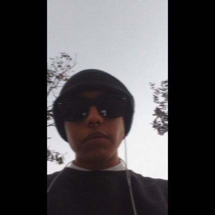 YaelUrbano420's profile picture. Todo el mundo ve lo que aparentas ser , pocos experimentan lo que realmente eres.