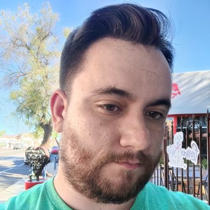 streamer on twitch I love to make people smile and have a good time DnD nerd,K pop,J rock lover and noodles devourer!!