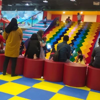 Astii24's profile picture. SIC PARVIS MAGNA