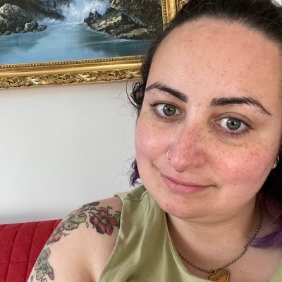 Indo-Fijian-European-Canadian. Feminist. MH and PCOS advocate. Vegetable enthusiast. Cat lady. Gardener. Poet. Seamstress. Artist. Thrifter. 🏳️🌈