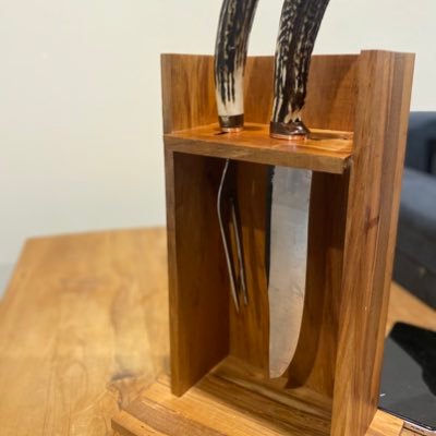 20 years as a chef, got too old for it so I make knives instead now. Scouser living in New Zealand with a decent Mrs and two boss kids.