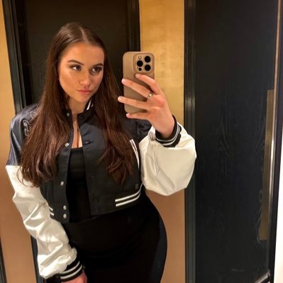 mel_lovell's profile picture. insta : mellovell_