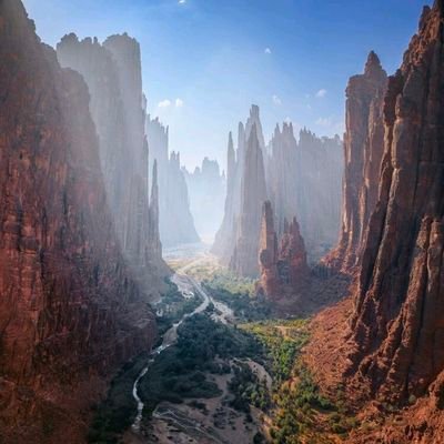 نَعيبُ زمانَنا والعيبُ فينَا،، ومَا لزَمانِنا عيبٌ سِوانَا