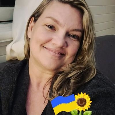 Writer - interested in supporting Ukraine 🇺🇦💙💛geopolitics, democracy, kindness, human behaviour, trauma adaptation and resilience, literature, art + dogs