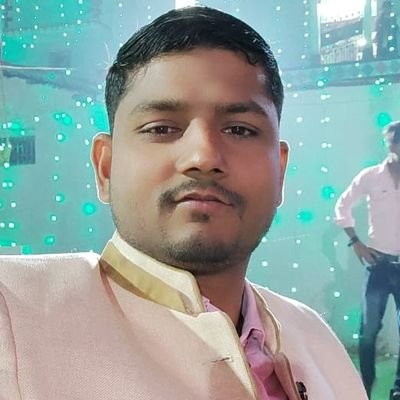 हर किसी को मैं खुश रख सकूं वो सलीका मुझे नहीं आता.. जो मैं नहीं हूँ, वो दिखने का तरीका मुझे नहीं आता।।