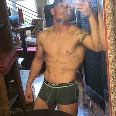 32-5’6”- 150lbs                                          Vers, masculine , and naturally smooth. Open to make some content 😈😏