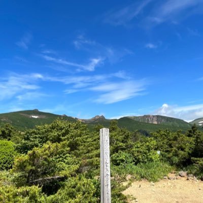 日本百名山・花の百名山に選定されている安達太良山の麓で春から秋にかけては登山・ハイキング・観光利用にロープウェイを運行し、冬には白銀のスキー場、通年では隣接地に日帰り温泉「奥岳の湯」を営業しています。