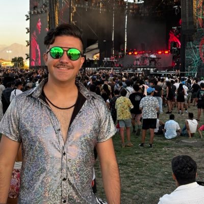 Administrador Publico UdeC. Militante Comunista ☭. Opiniones personales. Nací en Lo Miranda - Doñihue. 🌳 🌈 🏳️🌈. Tengo dos gatitos 🐈⬛ 🐈