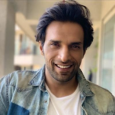 sha_malhotra's profile picture. 