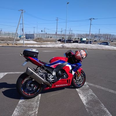 20CBR1000RRRに乗ってます。最近はソロでちょろちょろしてます　気軽にツーリング誘ってください 無言フォロー失礼します
手稲市民 93号ですw