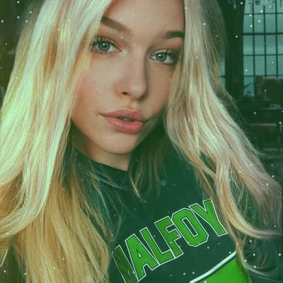@PlayApex e-sport player 🫣 @Valorant, @LeagueofLegends, and @PlayOverwatch enjoyer 😎 Content creator 😉