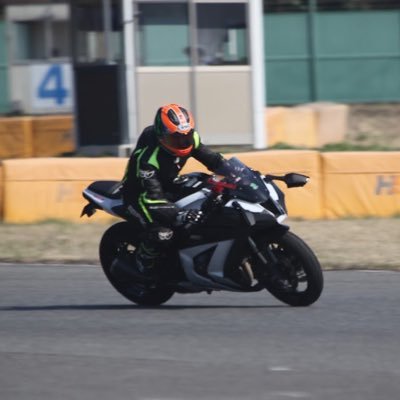 ウルトラマンとzx-10r 2013と迷彩服