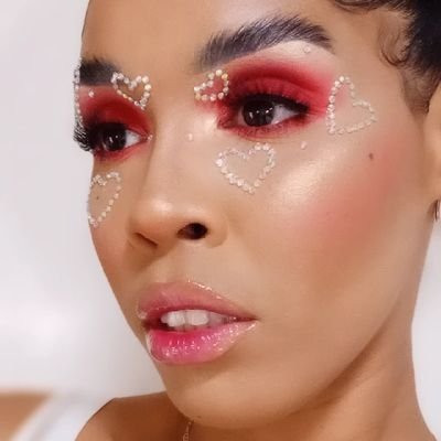 Emprendedora y amante del Maquillaje 🤍
IG: pino_karly_makeup