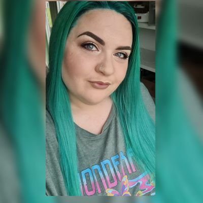 • Bright haired nerdy weirdo 🌈🧜‍♀️•🐱Crazy cat (& dog) lady 🐶• Spoonie🥄• Socialist 🌹• Pompey fan ⚽• Makeup addict 💄• Art 🎨 • Crafts 🧶• Plus size 👗