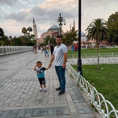 Daimi talebe...

‘'Bütün dünya benim olsa gamım gitmez nedendir bu?
Ezelden gam turâbıyla yoğrulmuş bir bedendir bu.''