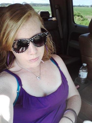 Im Summer, Im 15 years old, Im a HUGE Justin Bieber fan!! Its my dream to one day meet him! :)Follow me :D