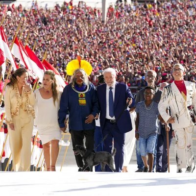 O Brasil ganha um pouco da sua humanidade a cada passo de Lula. Brasil, um país em reconstrução!