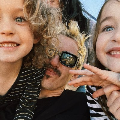 photographer for hire. husband. dad of daughters. // i mostly just think out loud about music, basketball, and idiosyncrasies of the english language here ツ