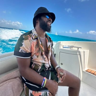 _kendallswendle's profile picture. The ceiling is the roof