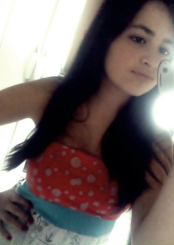 Apenas uma menina , tentando construir sonhos imposíveis (: