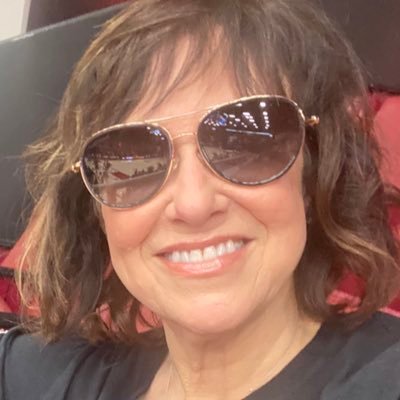 BethieElaine's profile picture. 