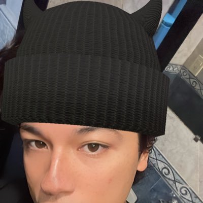 LautiAyalaa_'s profile picture. Shoulders back head fordward 🖤