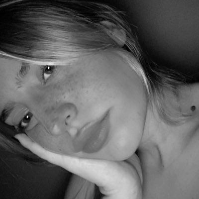 Gamzeedm's profile picture. M A Y B E