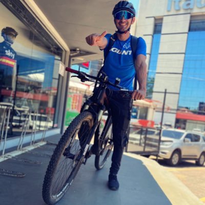 Periodista. Paraguayo. Guaireño. Cerrista. Ciclista. Ecoaventurero. Emprendedor