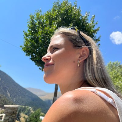 Claudiatina11's profile picture. @silogb