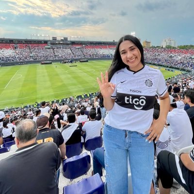 FabiAguileraa's profile picture. 24✨
ig: @fabiaguileraa