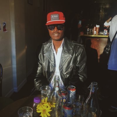 unTUCKable7's profile picture. 