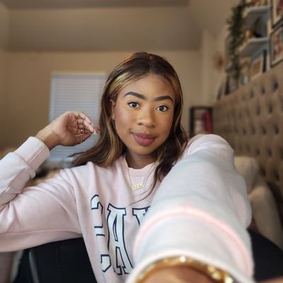 UT '23| I'm so unserious on here | Insta: _alexus_crystal_ |

• hmm I sorta do makeup💄, a little bit of hair, some nails 💅 here and there 😉Check it out👇🏽