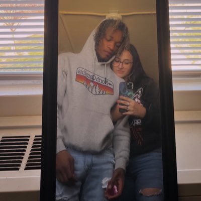 Natalieestellee's profile picture. 