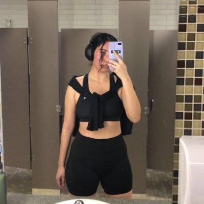 casillasm15's profile picture. inalcanzable en insta, traumada en twitter