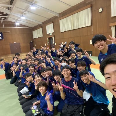 滋賀大学教育学部バドミントン部です!練習日は毎週火、水、土曜日の週3日、体育館にて練習しています!質問は→https://t.co/49GaIOVZ7O