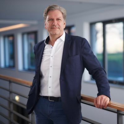 HR-Manager bei AIOS Tax AG, Organisationsdesigner für agile Teams und Unternehmen, NewWork Enthusiast, Netzwerker m. Immobilienexpertise