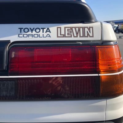 車と音楽、時計好き！AE86 LEVIN 2Dr GT APEX後期を36年乗ってる！車好きの方よろしく！ギターも大好き(過去バンド経験あり)今はクラッシックギターでクラッシック ジャズ ボッサ弾き、他にオーディオ 陶器 革物 アンティークグラス アンティークオルゴールなど超マニアック物欲オヤジに仕上がっちゃってます。