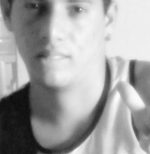 Não escolha a pessoa mais bonita do mundo. Escolha a pessoa que faz do seu mundo, o mais bonito. ( Bob Marley) .