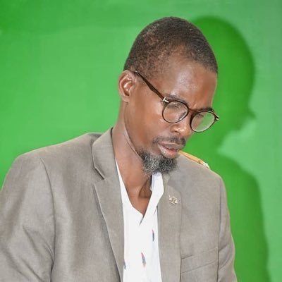 Avocat au Barreau des Gonaives, Consultant en Communication et en Sport, Professeur de Langues et Journaliste